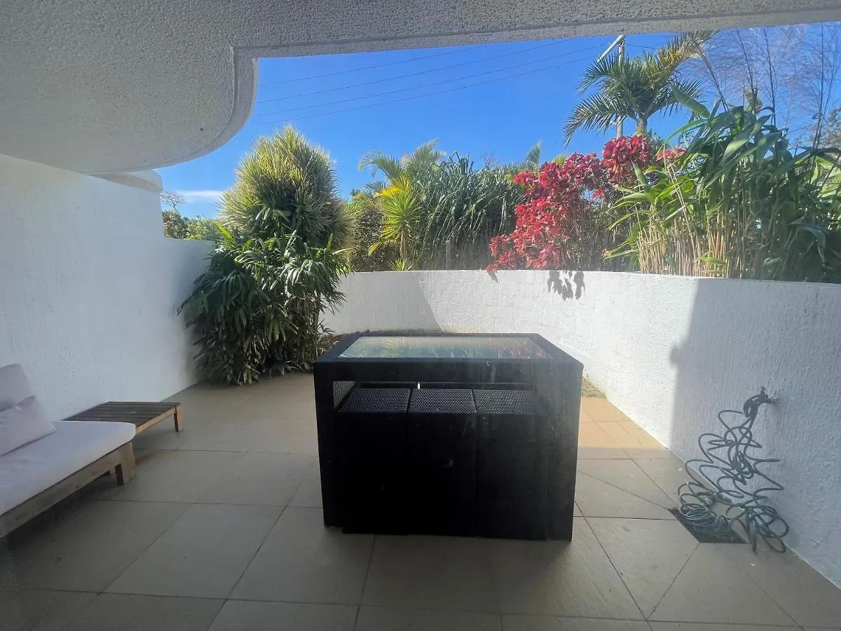 Camargue Beachfront Apartments Maroochydore 3*,  Australia