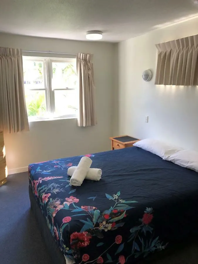 Aparthotel Camargue Beachfront Apartments Maroochydore